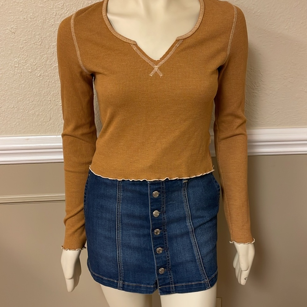 American Eagle Tan Thermal Long Sleeve Top Size Medium
